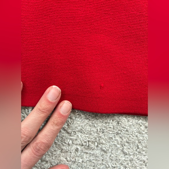 Express Lipstick Red V-Neck Long Sleeve Body Contour Cropped Sweater - Picture 4 of 5